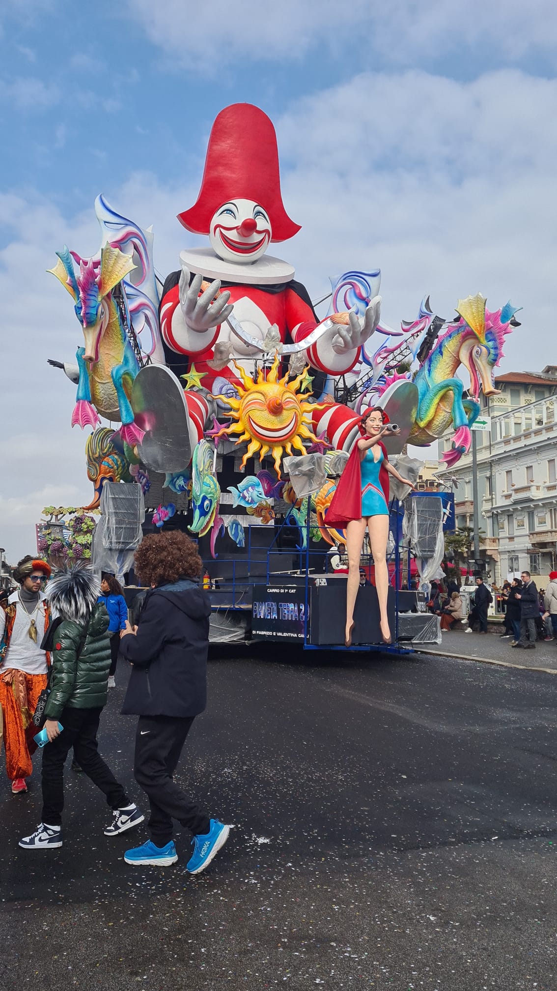 Pentolaccia di Carnevale: Una Giornata di Allegria e Divertimento in Piazza  Madonna delle Grazie. 