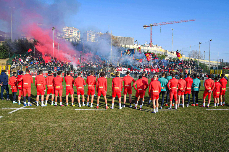 Cresce l'entusiasmo per il ritorno del Genoa in A: è subito sold out