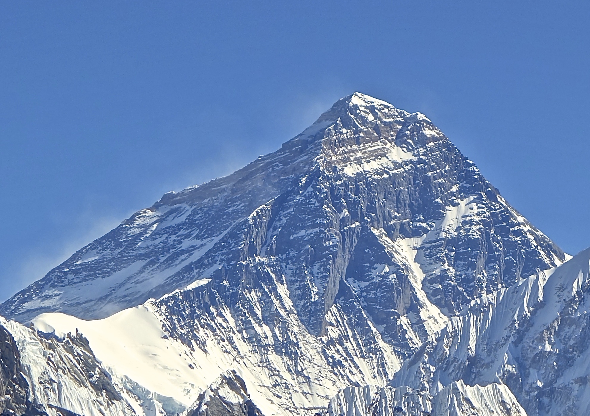 Riscaldamento globale, l'Everest rivela centinaia di corpi