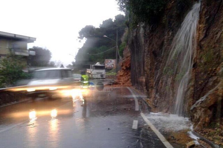 Maltempo in Liguria: frana sull’Aurelia nei pressi di Noli